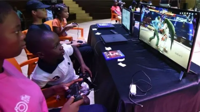 Pikin dem dey play game