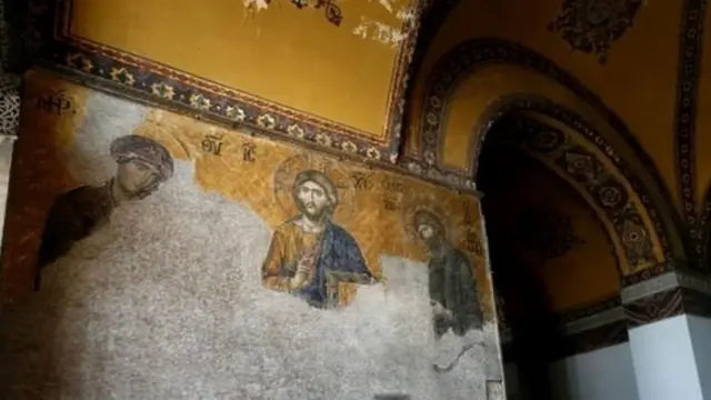 Mosaik di dinding Hagia Sophia.