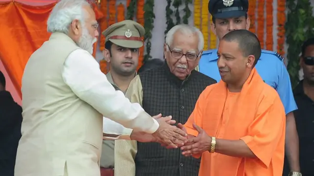 વડાપ્રધાન મોદી તથા યોગી આદિત્યનાથની તસવીર