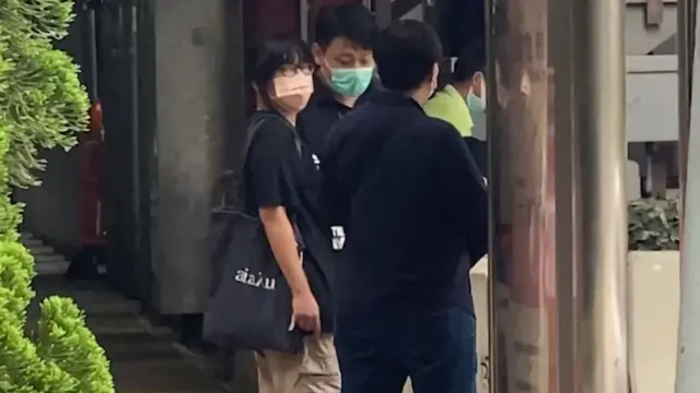 Hong Kong'daki anmaları organize eden demokrasi yanlısı aktivistlerden Chow Hang Tung'un da gözaltına alındığı bildirildi