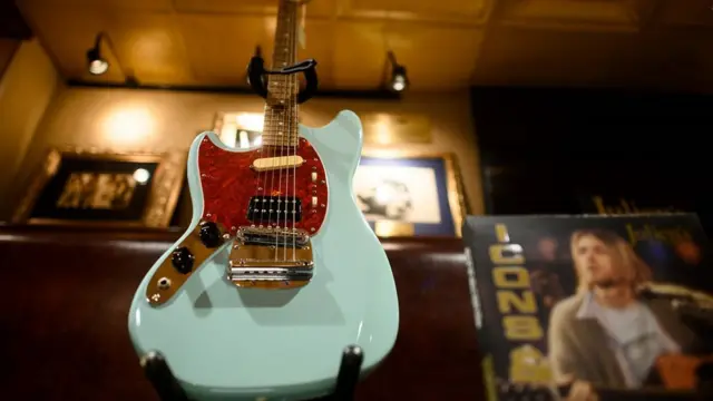 fender Кобейна