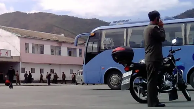 북한에서는 북한 주민이 다른 나라와 전화를 하는 것은 '비법 국제통신'을 한다고 말한다