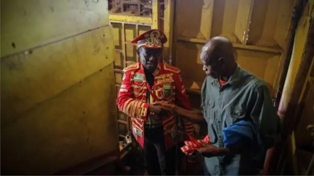 Amekuwa akishirikiana na wadau wengine kuangazia Ukimwi na maabukizi suala amabalo bado halizungumziwi hadharani