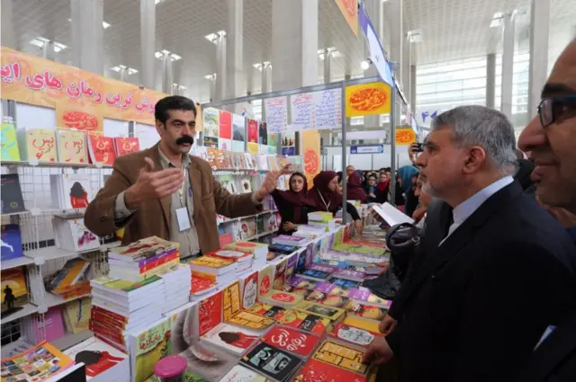 نمایشگاه کتاب