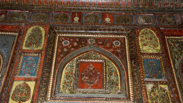 या चित्रांचं वर्णन जॉन लँग यांनी केलं आहे.