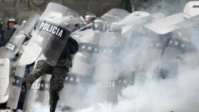 Policía antidisturbios en Honduras.
