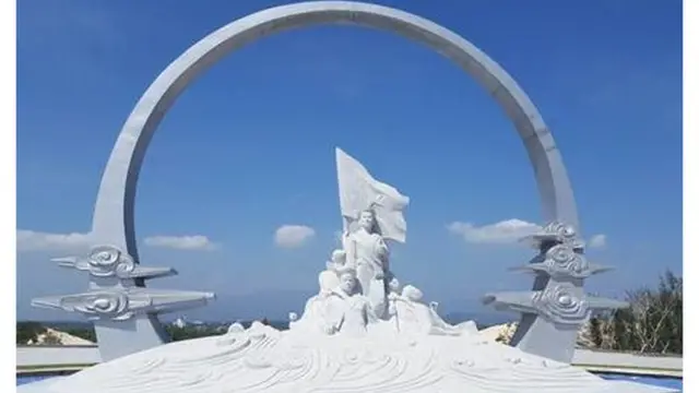 Đài tưởng niệm Gạc Ma ở Cam Lâm, Khánh Hòa (ảnh của trang Thông tin Chính phủ)