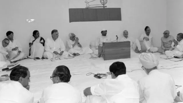 એપ્રિલ-1997માં સીડબ્લુસી બેઠકની તસવીર