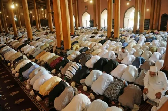 Dad ku tukanaya masjid jaamica Delhi