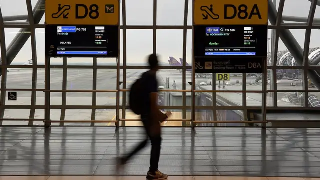 บรรยากาศในอาคารผู้โดยสารสนามบินสุวรรณภูมิ