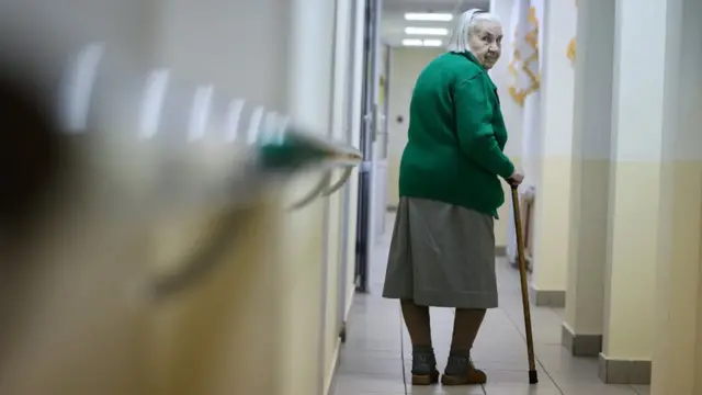 Пожилая женщина