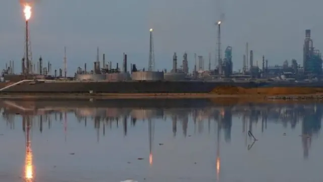 Perusahaan minyak negara PDVSA pernah menjadi sumber uang.