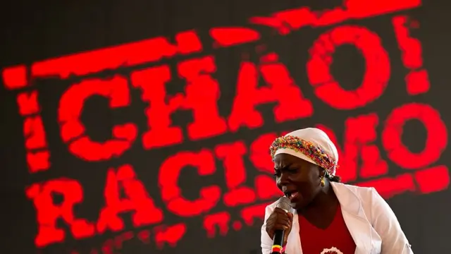 Actividad contra el racismo