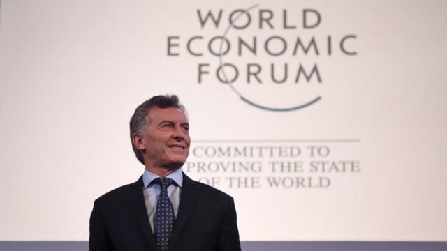 Mauricio Macri en un lugar que conoce bien: el llamado "mini Davos" con empresarios del mundo entero. Muchos argentinos desconfían de ese perfil suyo.