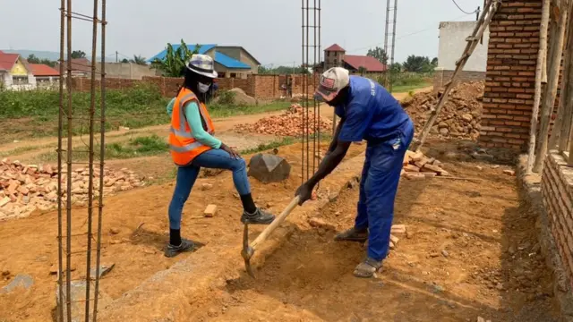 Gukorana n'abagabo ngo bimusaba kwisanisha nabo