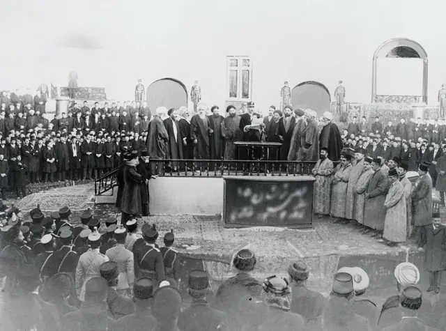 مراسم تاج‌گذاری رضاشاه