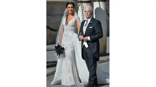 Pilar Rubio na baba yake Manuel Rubio wakati wa harusi