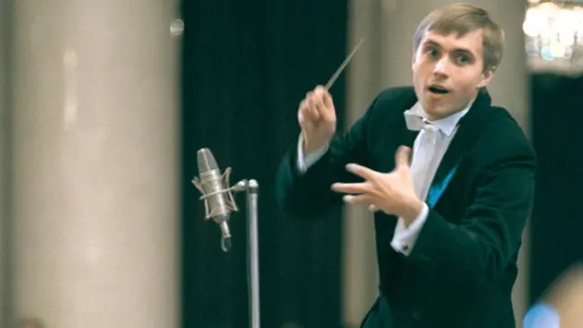 В 2003 году 26-летний Василий Петренко стал лауреатом второй премии на Четвертом международном конкурсе имени Сергея Прокофьева в Санкт-Петербурге