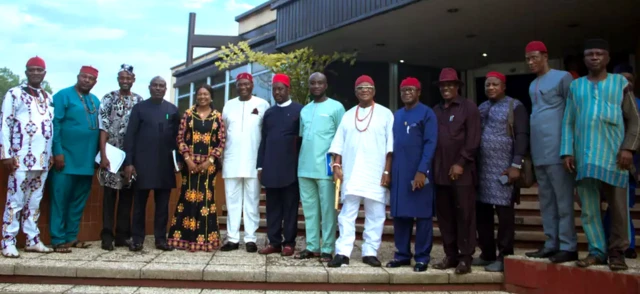 Ndị isi otu Ohaneze oge Nnia Nwodo bụ onyeisi