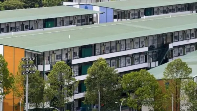 సింగపూర్ శివార్లలోని ఒక డార్మిటరీ