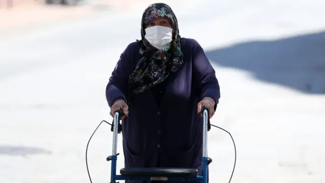 वृद्धा महिला