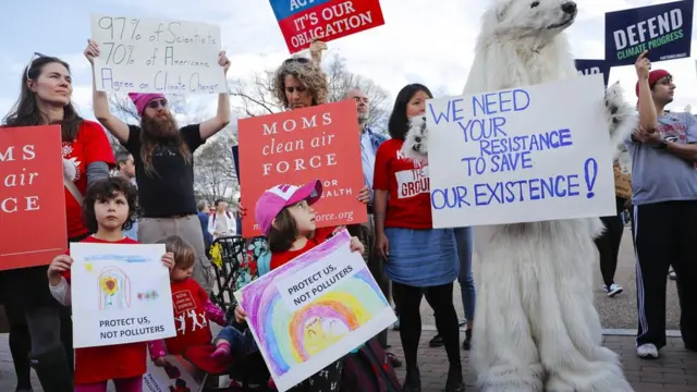 Kararnameyi protesto edenler, Beyaz Saray önü, Washingotn DC.