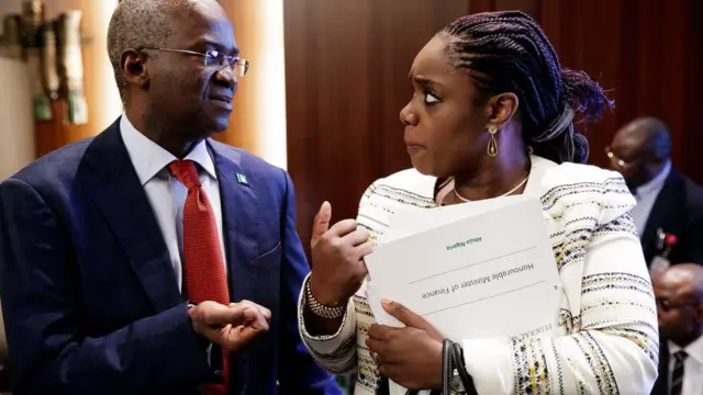 Faṣọla ati Adeọṣun n sọrọ