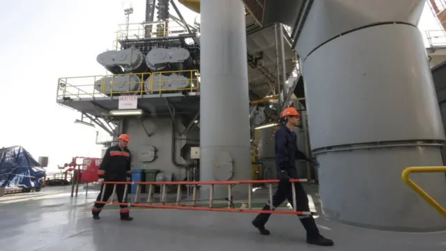 На платформе "Петр Годованец" (фото 2012 года)