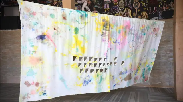 Née à Dakar, Pélagie Gbaguidi est une artiste peintre contemporaine d'origine béninoise