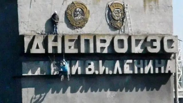 ලෙනින් යුක්රේනයෙන් සමුගනියි