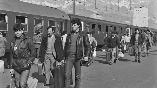 ذهب العمال من أنحاء أوروبا لسويسرا لكن لم يُسمح لهم بإحضار أطفالهم