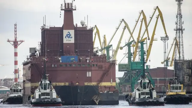 'अकाडेमिक लोमोनोसोव'