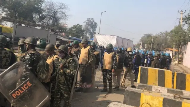 પોલીસ