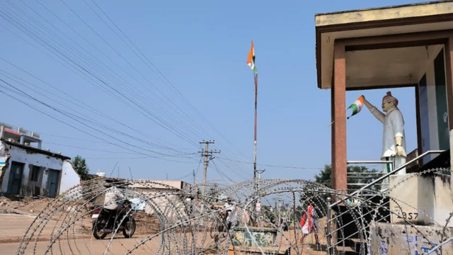 ఇప్పటం గ్రామంలోని వైఎస్‌ఆర్ విగ్రహం