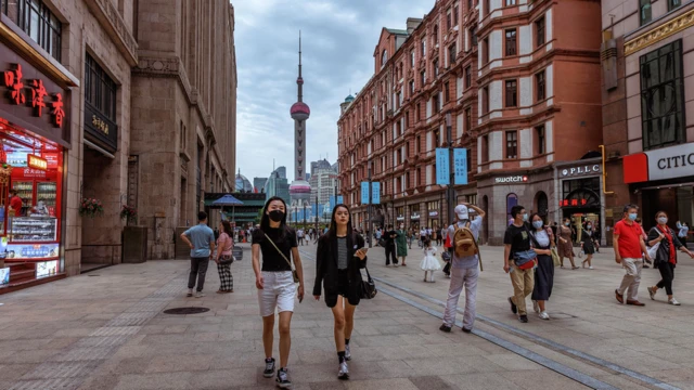 Pessoas andandoapostas timeregião movimentada na China