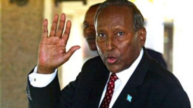 Alle ha u naxariistee, Cabdullaahi Yusuf Axmed oo garab ka helayay Itoobiyaanka ayaa ka guuleystay midowgii maxaakiimta