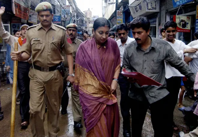 कपड़ा मंत्री स्मृति इरानी