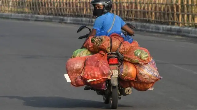 લૉકડાઉનને કારણે ગરીબ શ્રમિકોની સ્થિતિ વધુ કફોળી થઈ