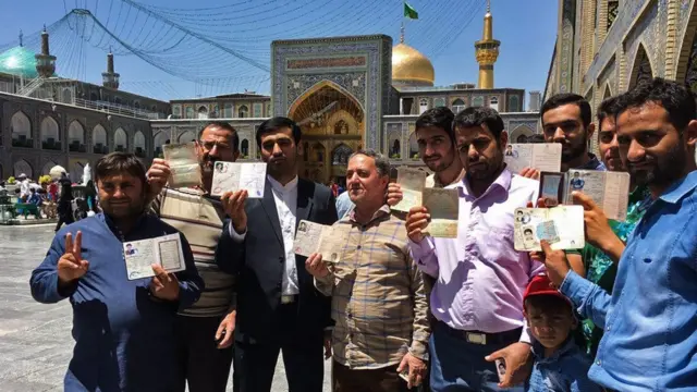 ایران کې د ولسمشریزو ټاکنو دولسمه دوره او د ښارونو او کلیو د اسلامي شورا د ټاکنو پنځمه دوره له روانه ده.