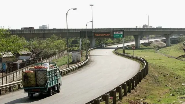 ప్రజల రాకపోకలపై మే 3 వరకూ నిషేధం కొనసాగుతుంది