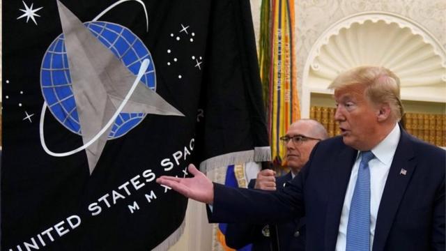 特朗普总统和美国太空军军旗