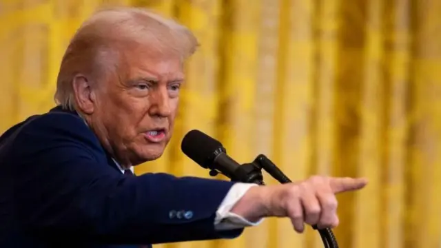 டொனால்ட் டிரம்ப்