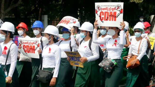 ဆန္ဒပြ ဆရာဆရာမတွေ