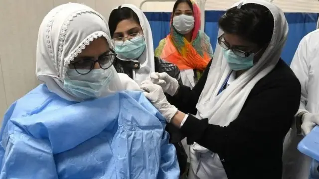 ભારત ઉપરાંત 60 દેશોએ સ્પુતનિક Vને મંજૂરી આપી છે, જેમાં આર્જેન્ટિના, વેનેઝુએલા, હંગેરી, UAE તથા ઈરાન જેવા દેશોનો પણ સમાવેશ થાય છે.