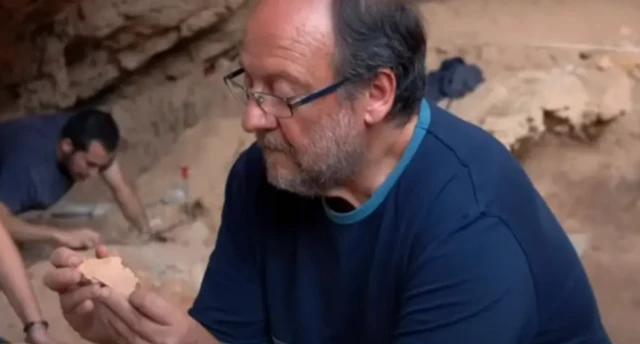 பரிணாம வளர்ச்சியில் நவீன மனிதர்களை தனித்துவமிக்கவர்களாக மாற்றுவது எது?