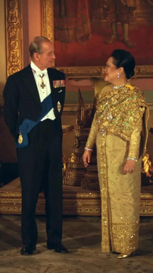 เจ้าชายฟิลิป ดยุคแห่งเอดินบะระ และสมเด็จพระนางเจ้าสิริกิติ์ พระบรมราชินีนาถ พระบรมราชชนนีพันปีหลวง