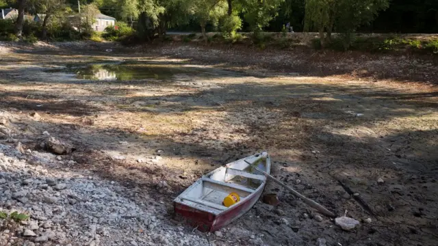 Обмелевший водоев в Бахчисарайском районе Крыма