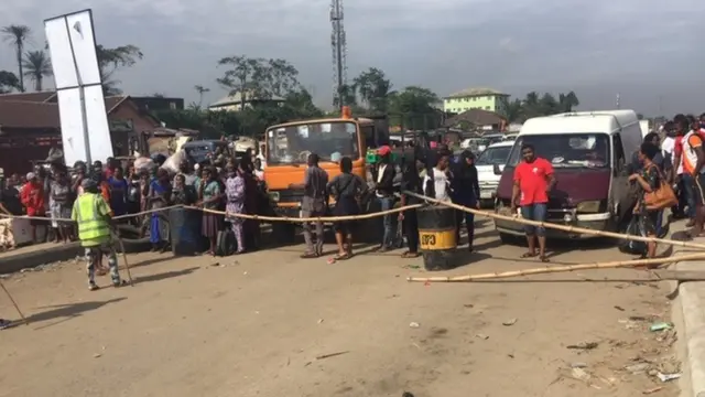 Security block road wit planks