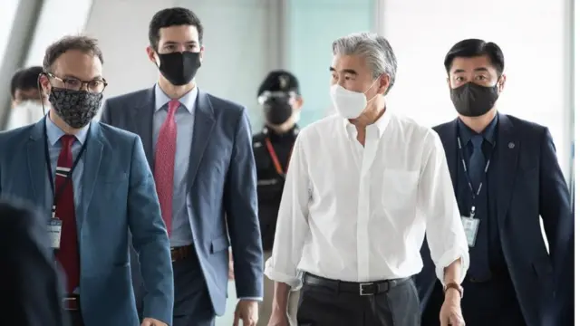 성 김 미국 국무부 대북특별대표가 23일 인천국제공항 제1여객터미널을 통해 출국하고 있다