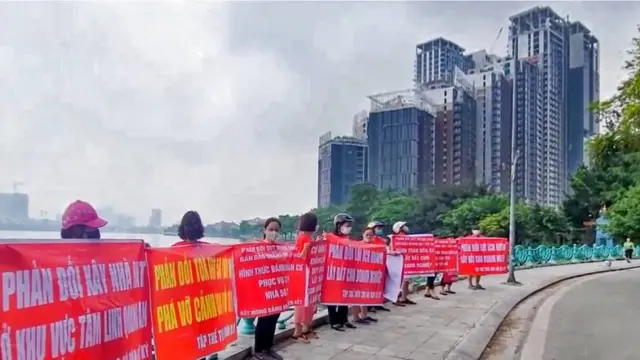 Người dân phản đối dự án nhà hát Opera Đầm Trị và chung cư 58 Tây Hồ
